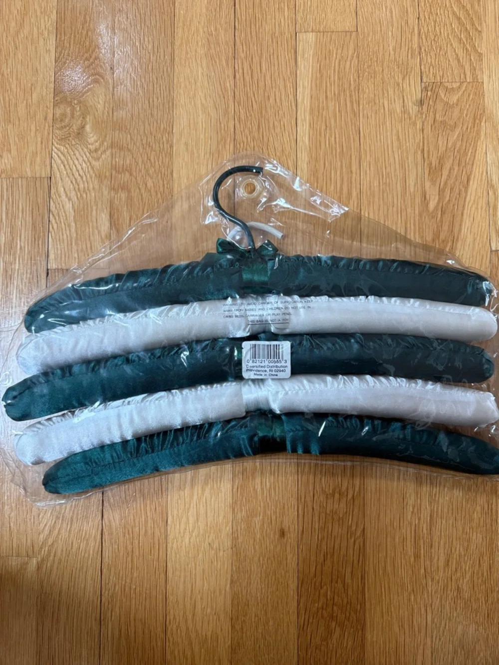 ☀️3/$15 NWT Set of Padded Satin Hangers